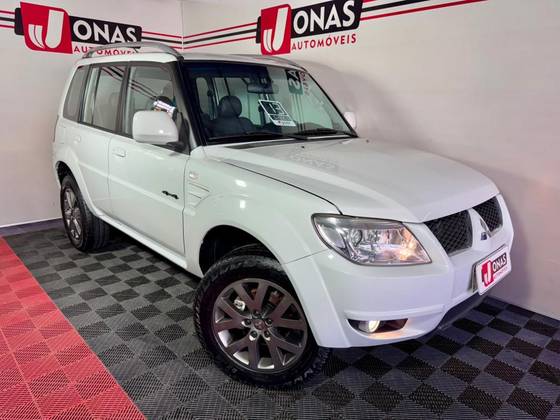 MITSUBISHI PAJERO TR4 2.0 4X4 16V 140CV FLEX 4P AUTOMÁTICO MITSUBISHI PAJERO TR4 2.0 4X4 16V 140CV FLEX 4P AUTOMÁTICO